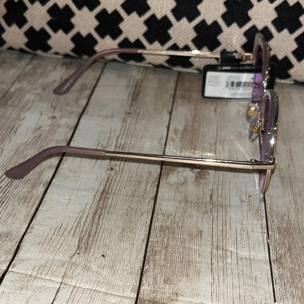 Foster Grant & Co. Cat eye purple sunglasses Gradient lenses